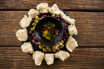 Pickled olives and vegetables surrounded with bread pieces