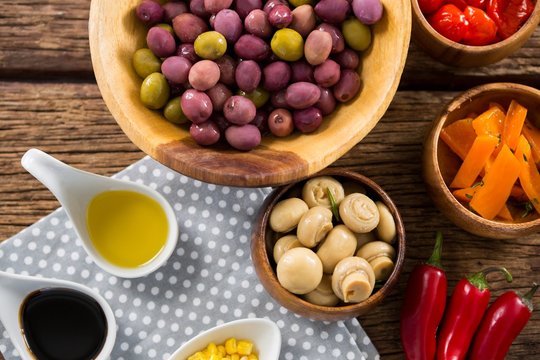 Marinated olives with various ingredients