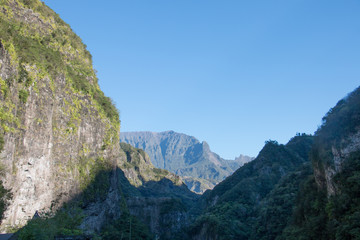 Fototapeta na wymiar Paysage, Ile de la Réunion, Cilaos et ses montagnes, à travers différents point de vue