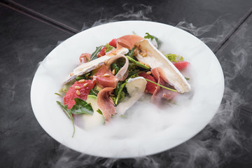 fresh salad with prosciutto and brie cheese