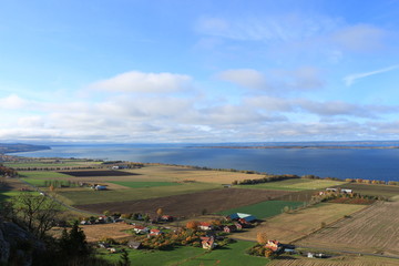 Obraz premium farm on the shore of the lake
