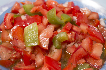 Rustic tomato salad with bell pepper
