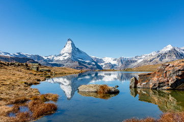 Naklejka premium Matterhorn peak reflected in Stellisee Lake in Zermatt, Switzerland.