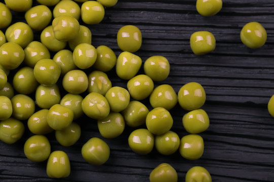 pile of canned green peas