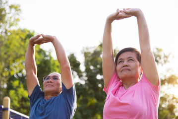 Obraz premium Asian elderly people stretching before exercise.