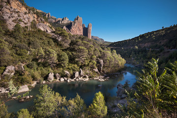 Fototapeta na wymiar Scenic mountain landscape Mallos de Riglos and river Gallego in Aragon, Spain.