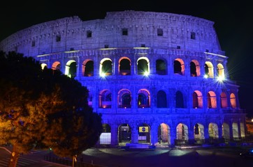 Colosseo blu notturno