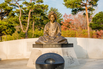 Statue of Shin Saimdang. (She was the mother of the Korean Confucian scholar Yi I)