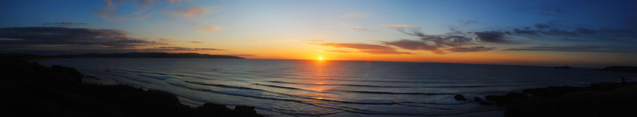 Fototapeta na wymiar A beautiful sunset over St Ives bay