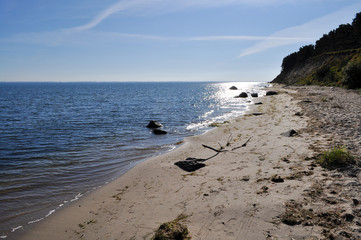 gleißende Sonne, Naturstrand - 