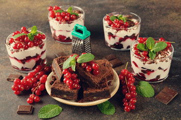 Chocolate cake with red currants