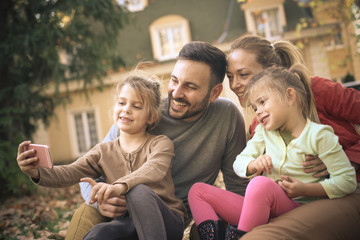 Little girl taking self portrait with all family.