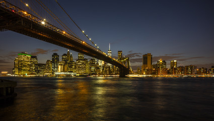 Obraz na płótnie Canvas New York City, United States - August 26, 2017. From Brooklyn Bridge Park, Manhattan and the Brooklyn Bridge, at night.