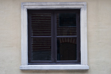 Fototapeta na wymiar Old wooden window 
