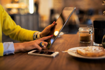 Fototapeta na wymiar Woman using tablet computer in cafe