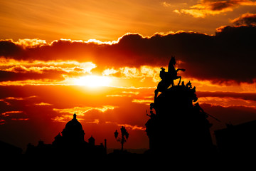 Fototapeta na wymiar Beautiful sunset at Saint Petersburg city historical center , Russia