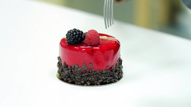 A person degusts a cake...