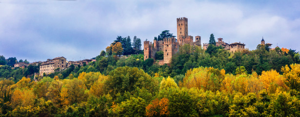 Medieval towns and castles of Italy - Castell'Arquato in Emilia-Romagna - obrazy, fototapety, plakaty