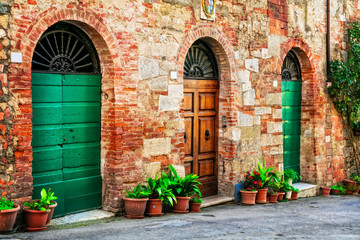 Fototapeta na wymiar Charming floral decorated old streets of medieval towns of Italy.