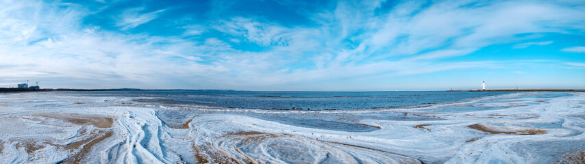 Panorama des Strandes von Swinemuende/Polen im Winter - obrazy, fototapety, plakaty