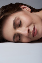 Obraz premium Sleeping young woman