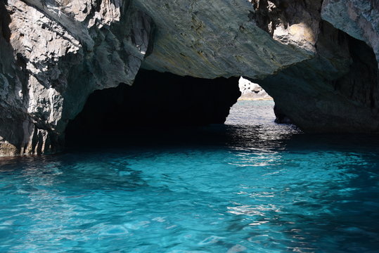 Capri, peque&ntilde;a gruta y vistas de la ciudad