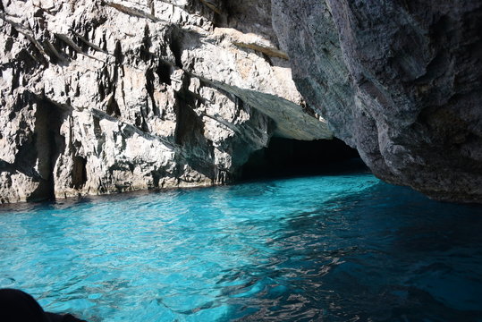 Capri, peque&ntilde;a gruta y vistas de la ciudad