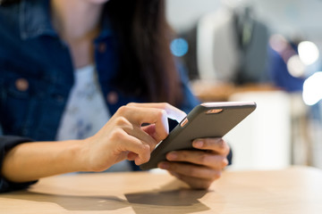 Using mobile phone in restaurant