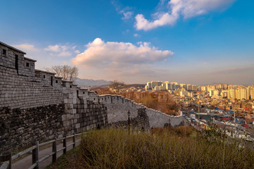 Fototapeta na wymiar Seoul view from Naksan Park.