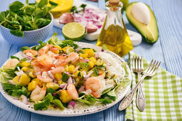 Salad with shrimps, mango, avocado and rice noodles.