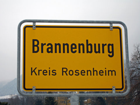 ortseingangsschild brannenburg kreis rosenheim