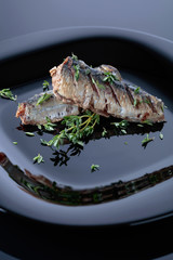 Grilled sardines with thyme .