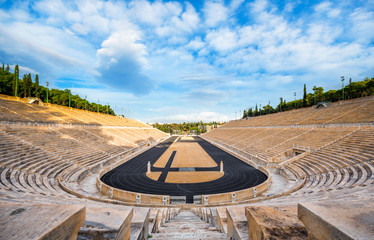 Panathenaic stadion in Athene, Griekenland (gehost de eerste moderne Olympische Spelen in 1896), ook bekend als Kalimarmaro wat goede marmeren steen betekent.