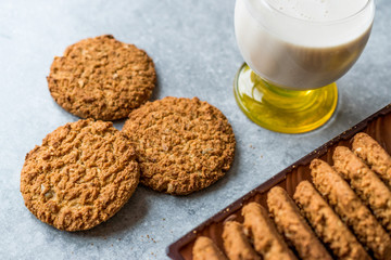 Oatmeal Cookies made with sesame, fig, cinnamon, peanut and sunflower seeds and milk.