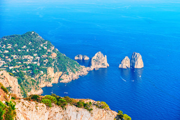 Fototapeta na wymiar Faraglioni cliffs and Tyrrhenian Sea of Capri Island