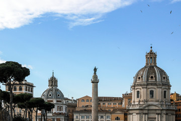 Fototapeta na wymiar cityscape of old buildings in Rome 