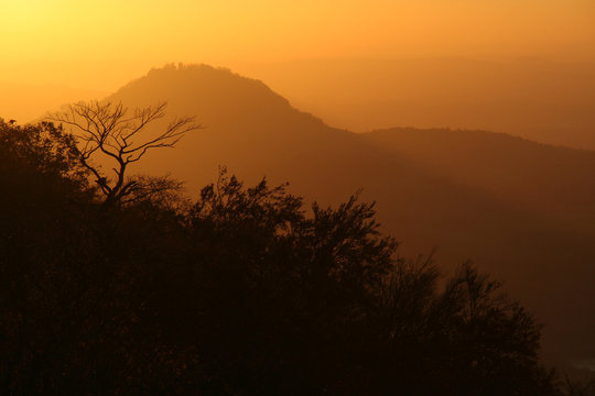Die Achalm bei Reutlingen bei Sonnenuntergang