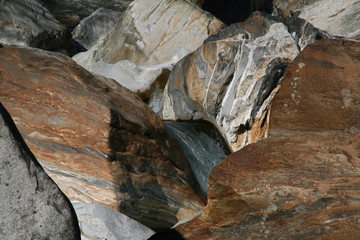 Gesteinsformationen im Verzascatal, Tessin