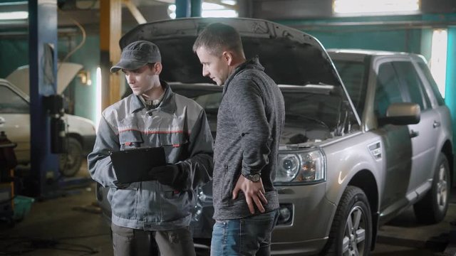 Guy and mechanic are talking business