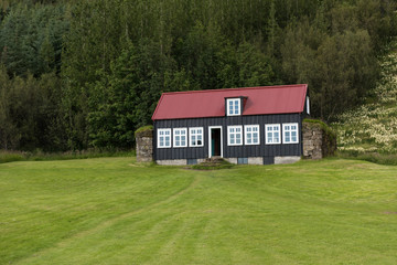 Fototapeta na wymiar Traditional Icelandic House with grass roof in Skogar Folk Museum, Iceland