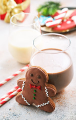 cocoa drink and gingerbread