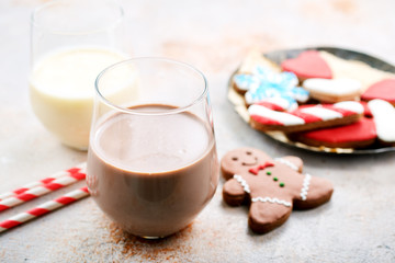 cocoa drink and gingerbread