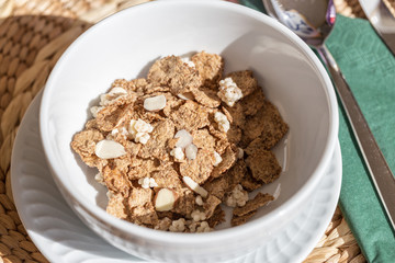 Oat flakes are a healthy breakfast for health.