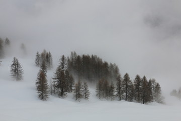 Panorama montagna innevato in inverno Sestriere Alpi Italia