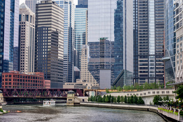 Obraz premium Northern Riverwalk on North Branch Chicago River in Chicago, Illinois