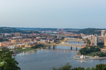 Fototapeta premium Skyline of Pittsburgh, Pennsylvania from Mount Washington at Night