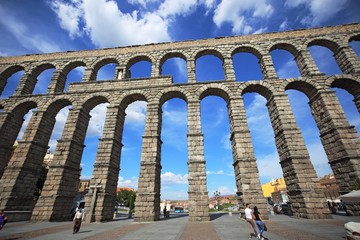 Obraz premium Segovia, Spain. View at Plaza del Azoguejo and the ancient Roman aqueduct