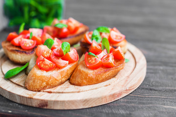 Sandwiches with tomatoes and spinach