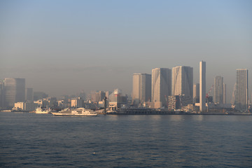 Obraz premium 日本の東京都市景観「晴海埠頭方面などを望む」