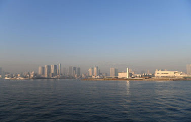 Fototapeta premium 青空・中央区や江東区方面の街並みを望む